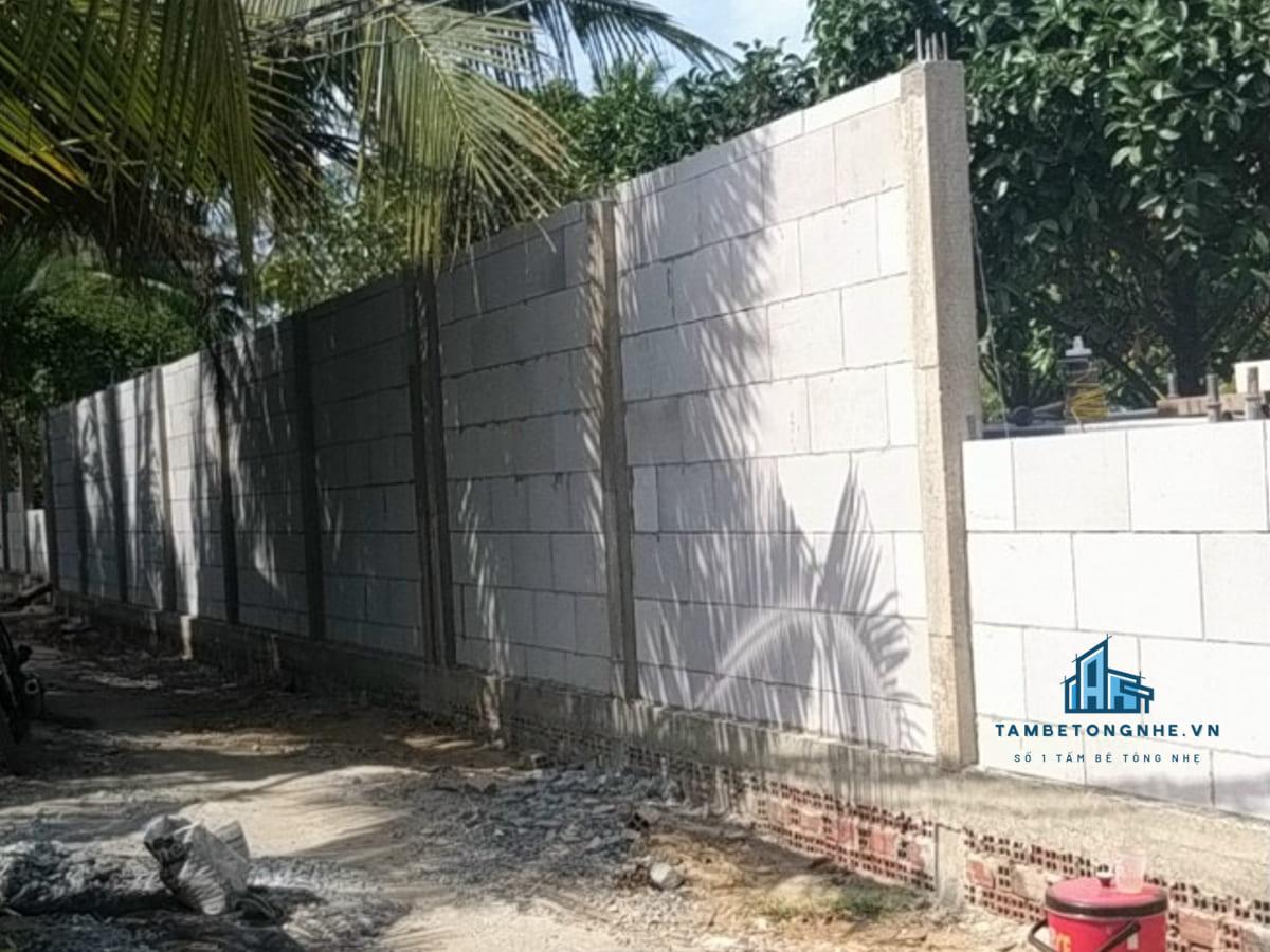 Thi công móng hàng rào thép B40 kiên cố